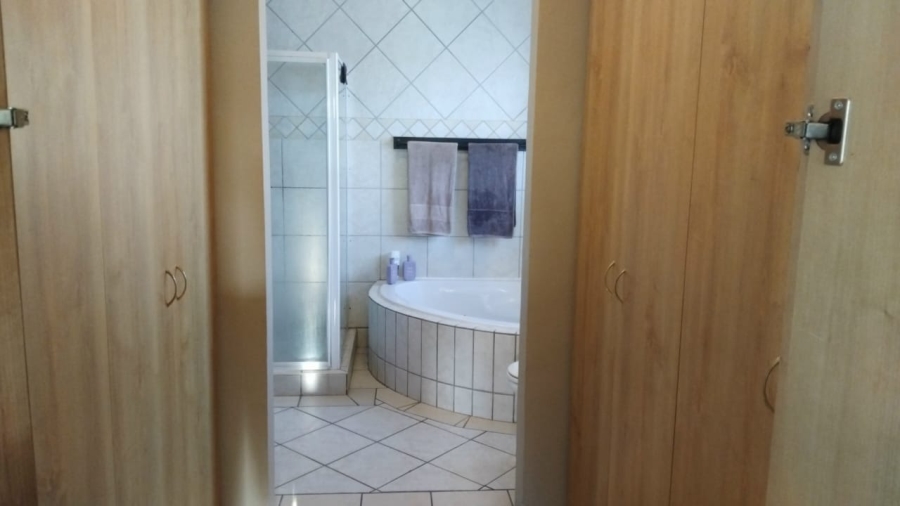 3 Bedroom Property for Sale in Country Club Western Cape